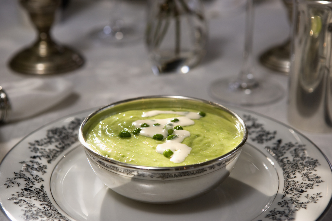 Chilled pea and lettuce soup