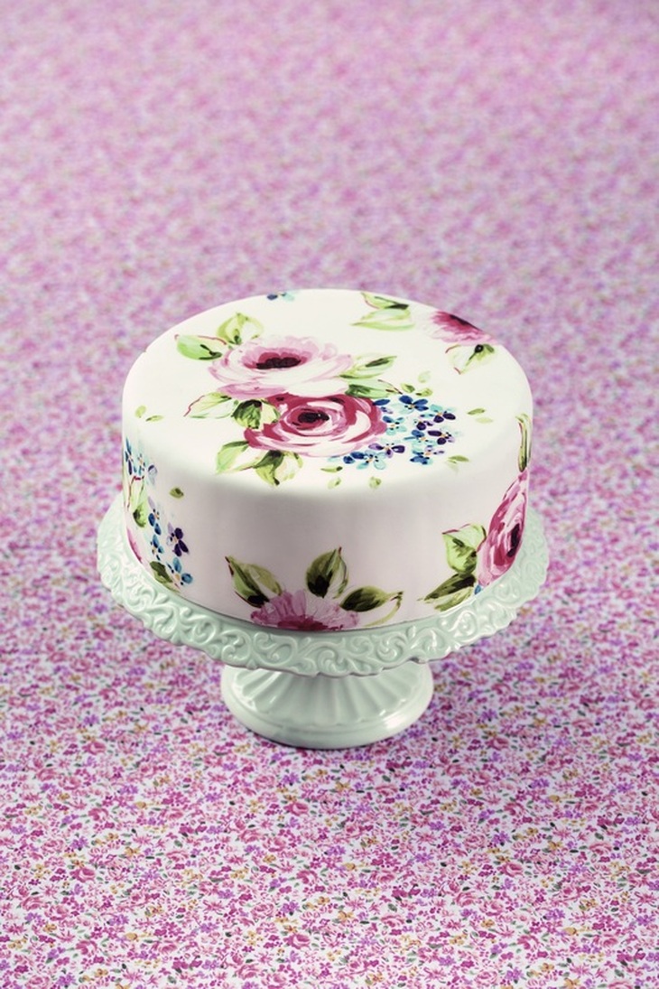 Basic Rose cake by Natasha Collins