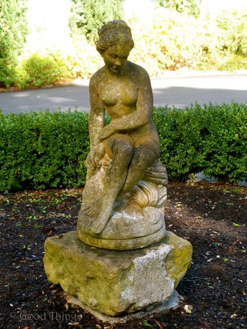 Statue in the garden at the driveway entrance to Peppers Manor House - photo Liz Posmyk Good Things 