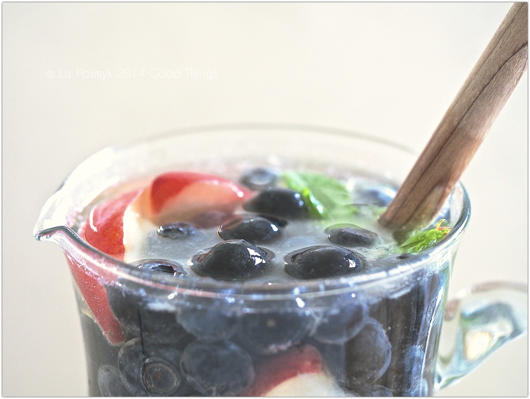 White sangria with blueberry, peach, ginger and mint