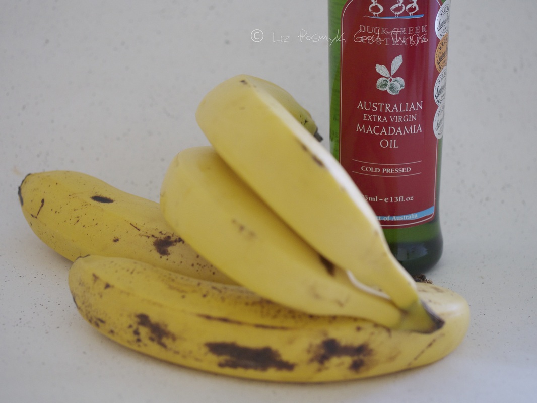 Bananas and macadamia oil