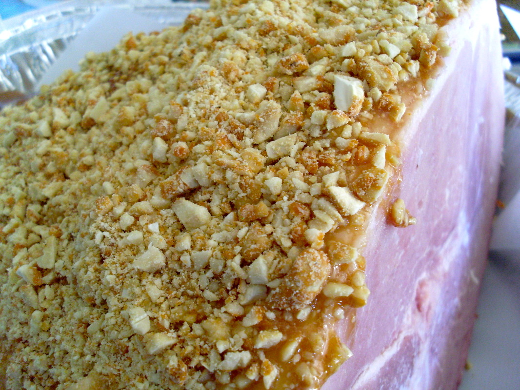 Sprinkle the glazed ham with nuts 