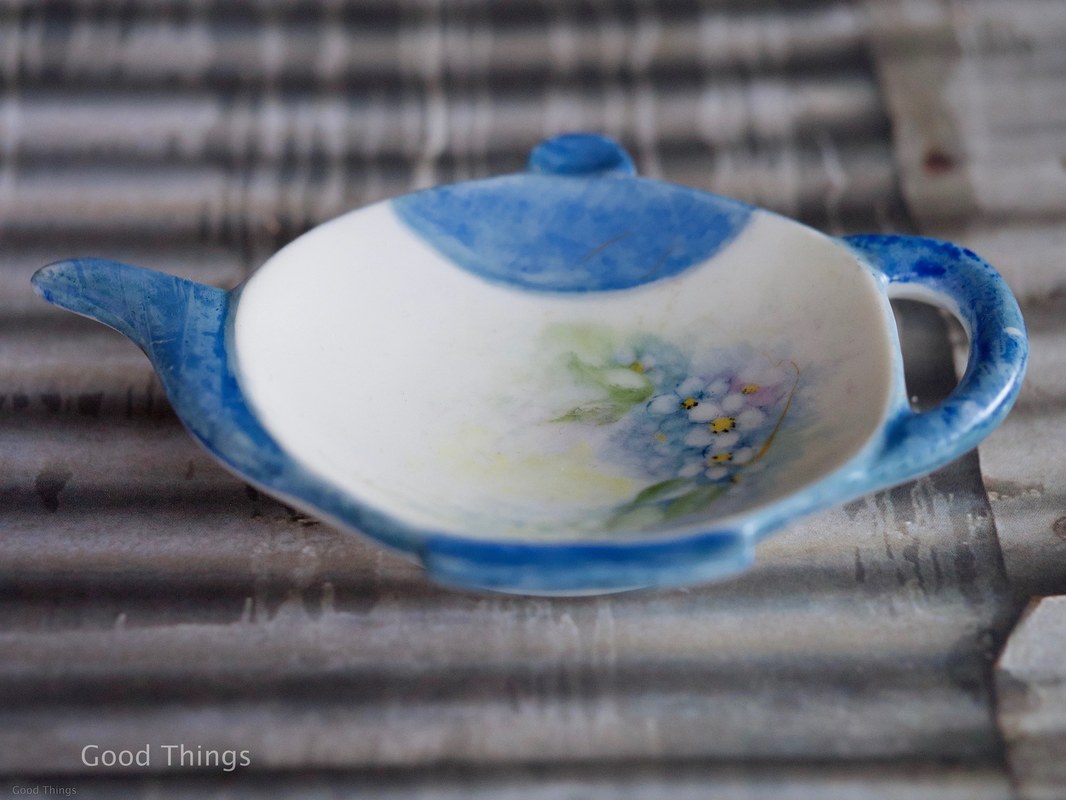 Blue and white teapot teabag holder Liz Posmyk Good Things